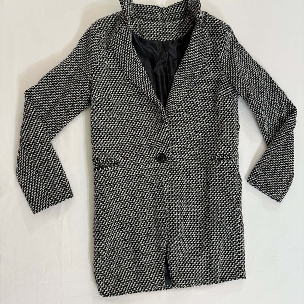 Chic Houndstooth Patterned Coat - image 2